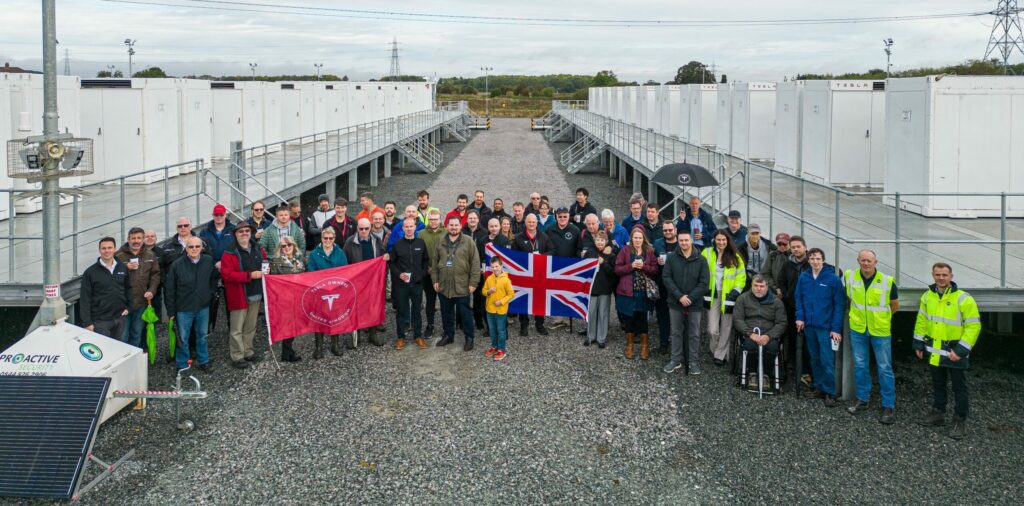 Il gruppo Tesla Owners UK in visita al sito di Pillswood