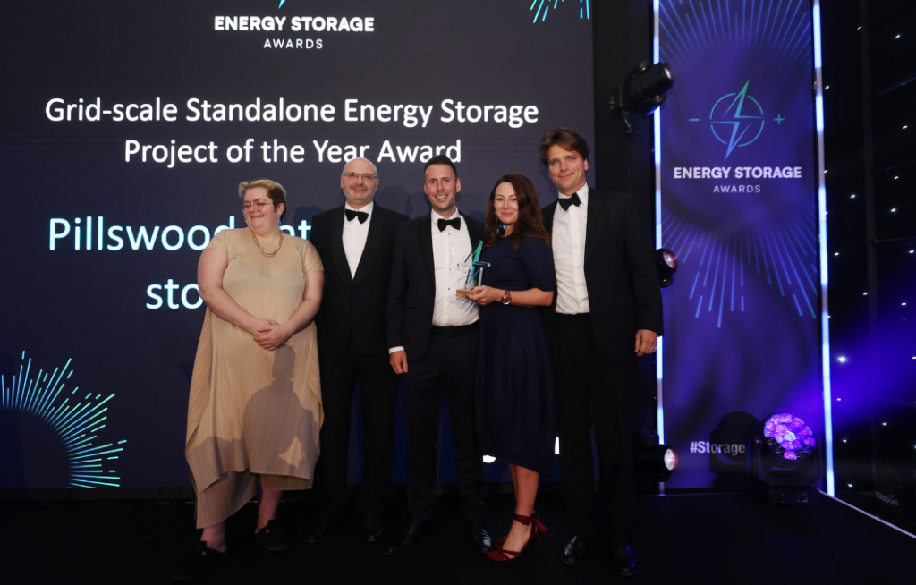 HEIT personale HEIT e HEL ritira il premio