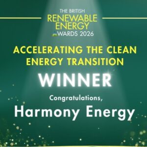 Grafik, die Harmony Energy Gewinner des Preises „Accelerating the Clean Energy Transition“ zeigt.